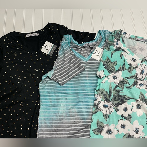 NWT Lot of 3 Short Sleeve V-Neck Tops XS - Picture 7 of 8